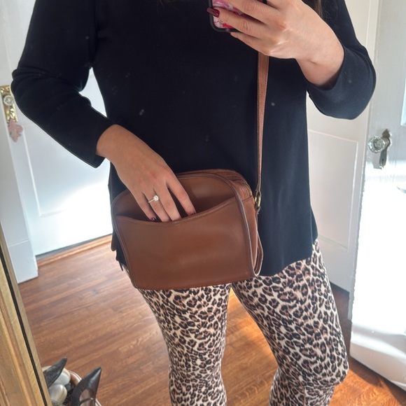 Vintage Coach leather zip crossbody - Picture 10 of 15